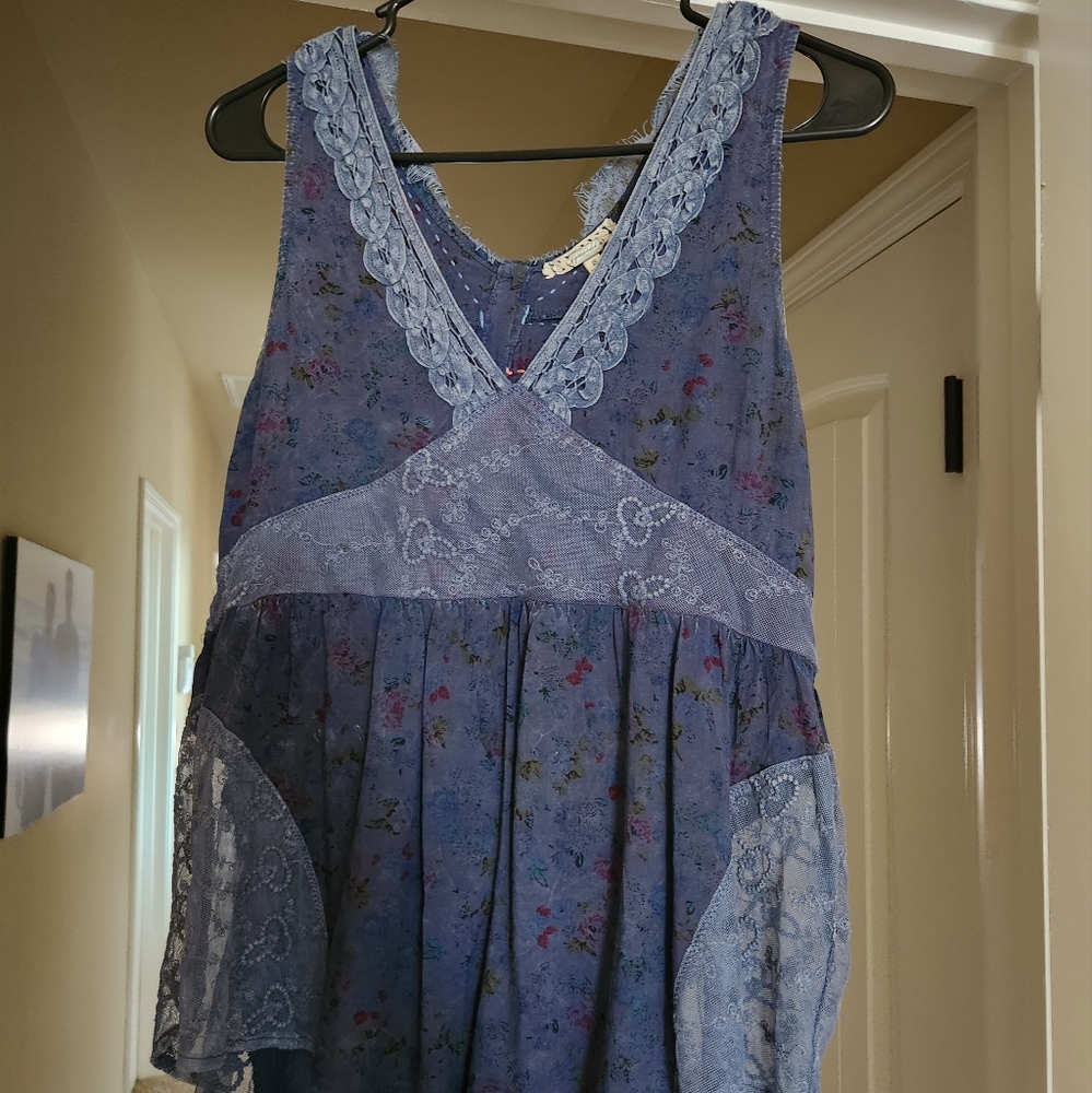 Gimmicks by BKE Sleeveless top
